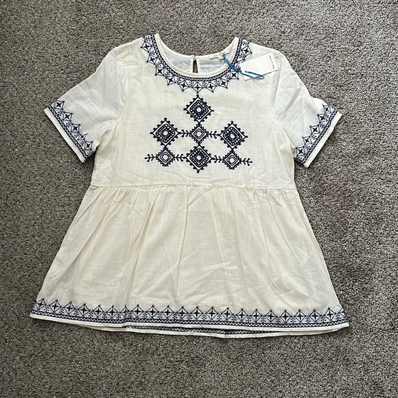 tea n rose Tops - Boutique embroidered top. NWT! Size small.